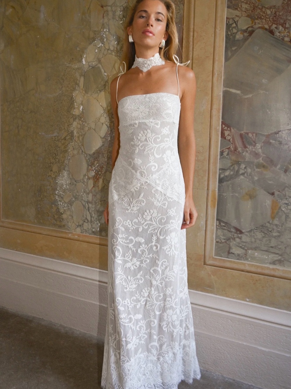 Elegant White Lace Strapless Wedding Gown with Matching Choker
